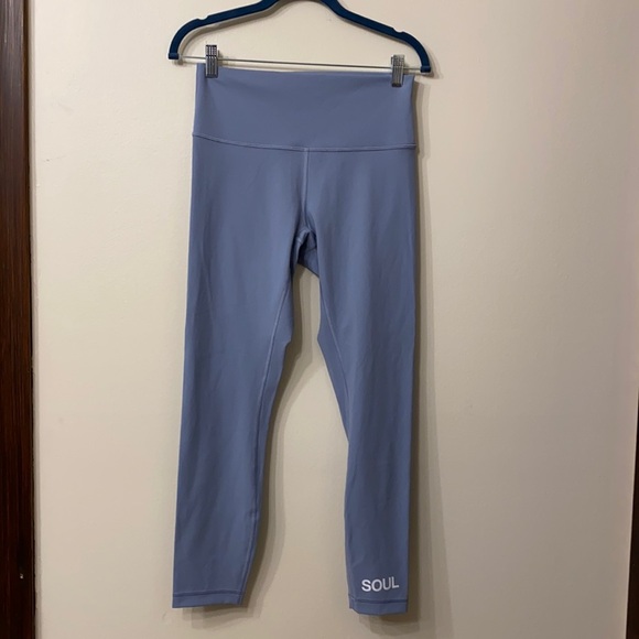 Lululemon light gray 3/4 length leggings - Picture 1 of 6